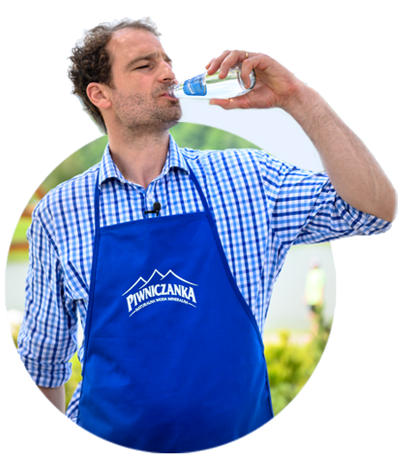 Mikołaj Rey pijący Piwniczankę