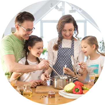 Rodzina dieląca się posiłkiem